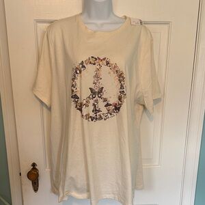 Lane Bryant Cream Short Sleeve Tee with Peace Sign